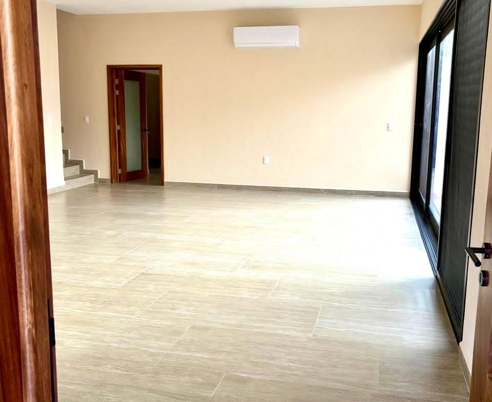 Casa completamente nueva en Fraccionamiento Real de Santiago