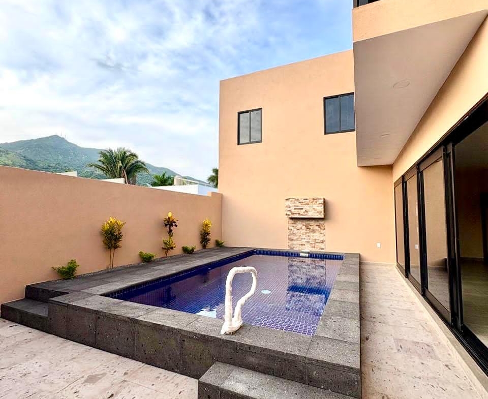 Casa completamente nueva en Fraccionamiento Real de Santiago