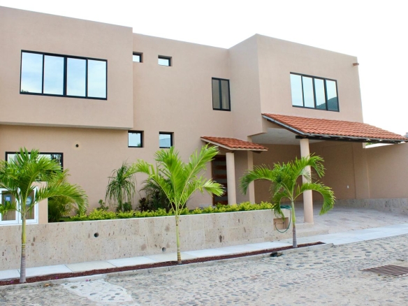 Casa completamente nueva en Fraccionamiento Real de Santiago